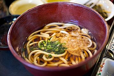 《孤岛危机：复刻版三部曲》发售宣传片